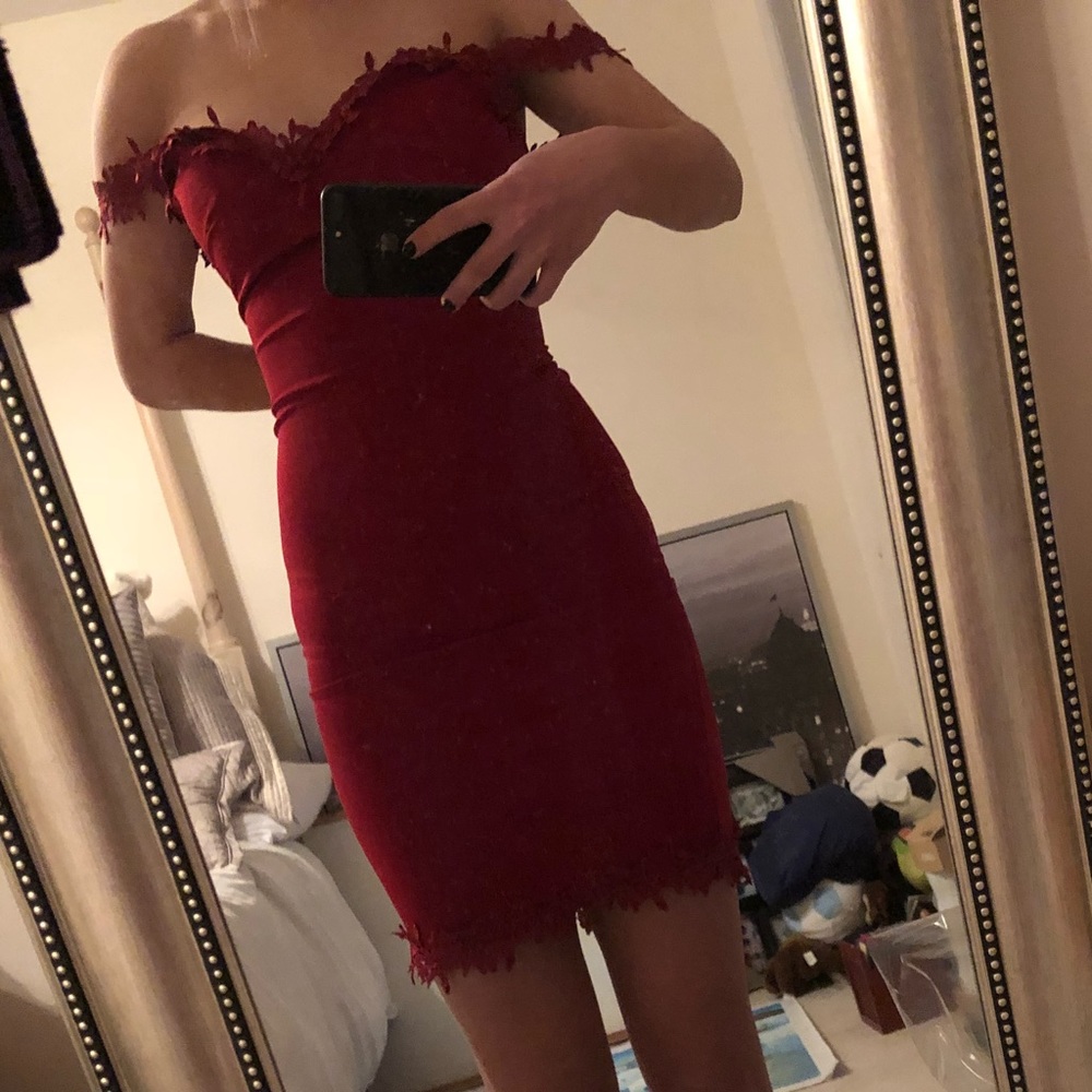 Cocktail wine dress. Very elegant with details.